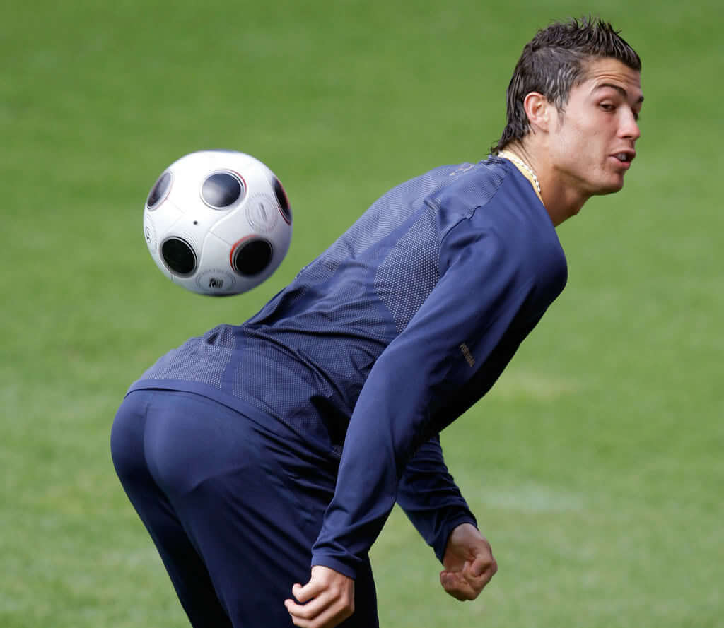 Sex Cristiano Ronaldo Play Football With His Ass